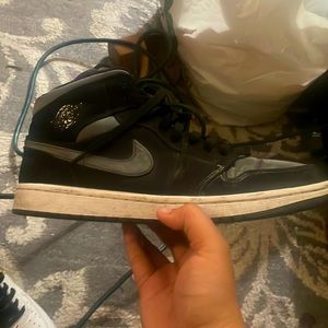 I am selling air Jordan 1 because I’ve had these for a while but I never wore em
